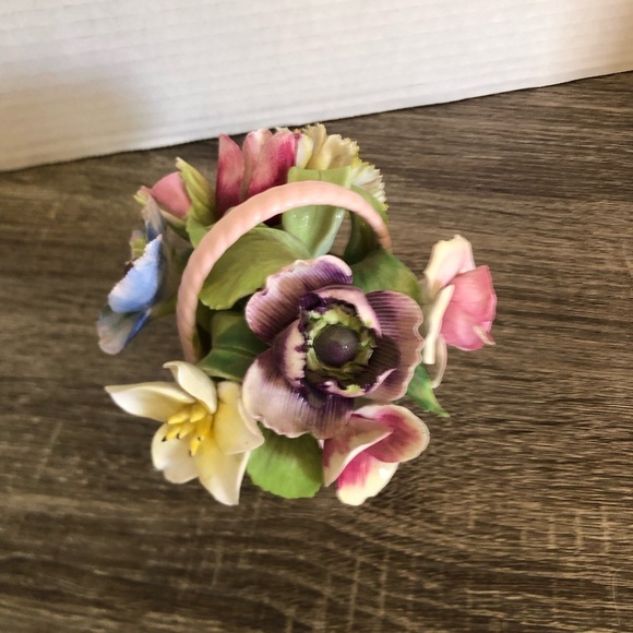 Vtg Staffordshire Basket with Multicoloured Flowers - Picture 9 of 13